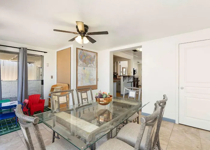 Ferienhaus Spacious Retreat 4br Private Pool *