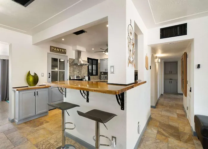 Spacious Retreat 4br Private Pool *