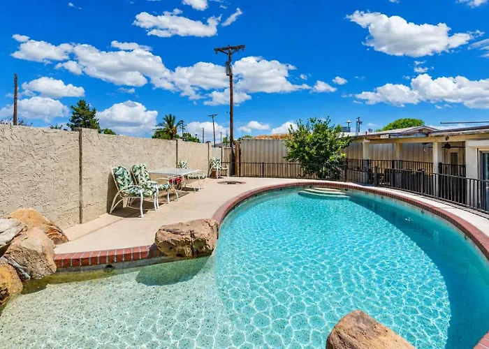 Spacious Retreat 4br Private Pool Ferienhaus