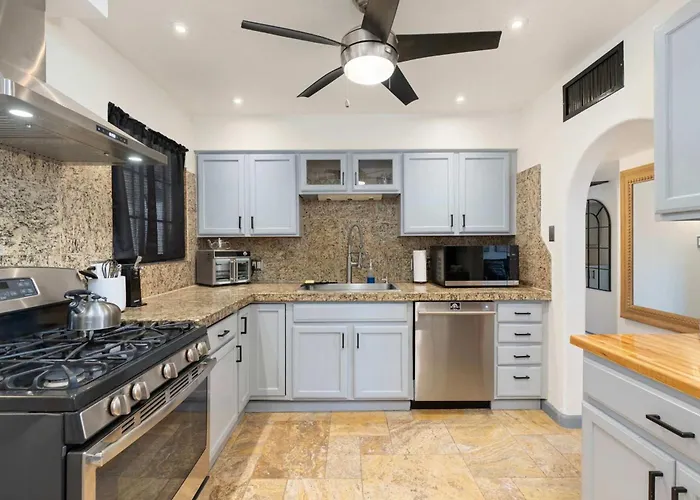 Spacious Retreat 4br Private Pool Ferienhaus *