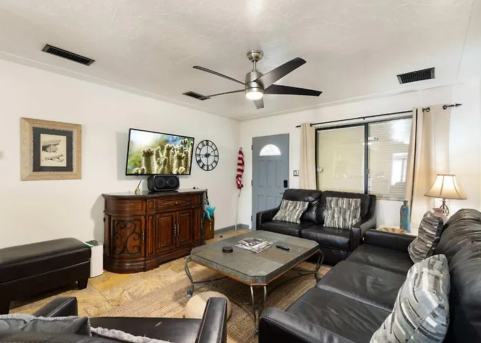 Spacious Retreat 4br Private Pool Phoenix