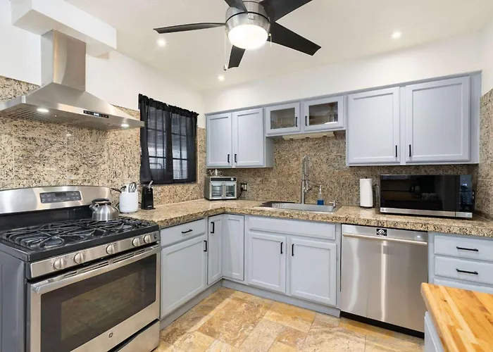 Spacious Retreat 4br Private Pool *