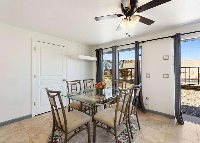 Spacious Retreat 4br Private Pool Ferienhaus *