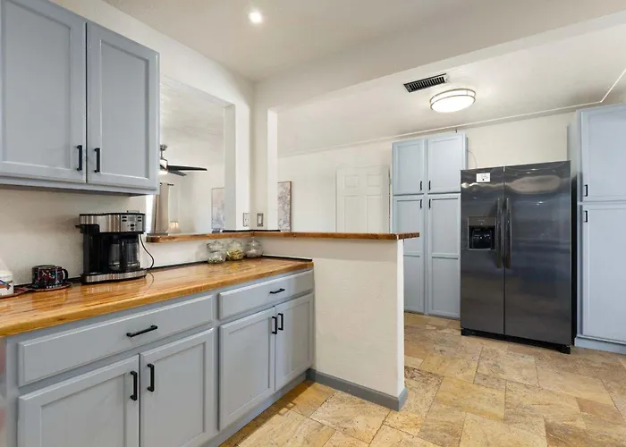 Spacious Retreat 4br Private Pool
