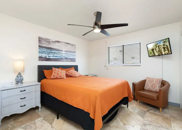 Spacious Retreat 4br Private Pool Ferienhaus