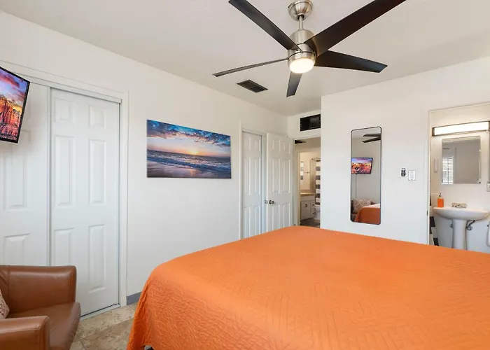 Spacious Retreat 4br Private Pool Ferienhaus *