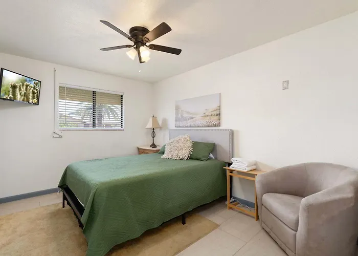 Spacious Retreat 4br Private Pool Ferienhaus