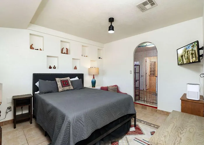Spacious Retreat 4br Private Pool Ferienhaus *