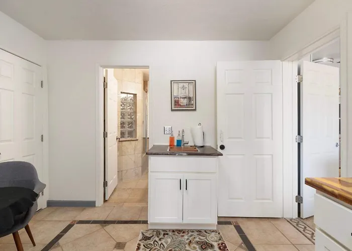 Spacious Retreat 4br Private Pool Ferienhaus *