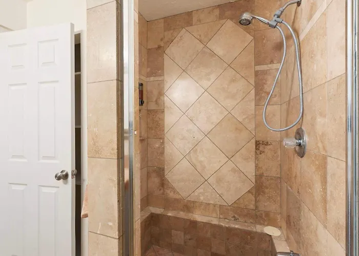Spacious Retreat 4br Private Pool