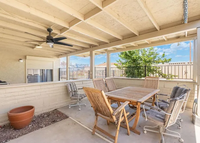 Spacious Retreat 4br Private Pool Ferienhaus *