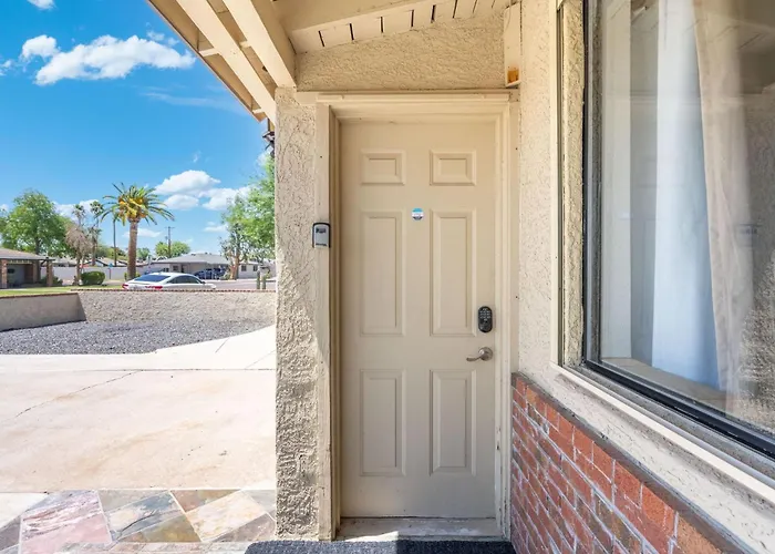Spacious Retreat 4br Private Pool Phoenix