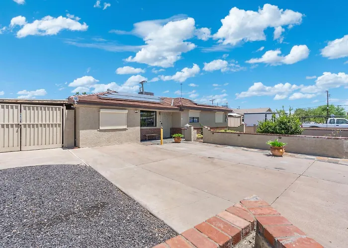Spacious Retreat 4br Private Pool